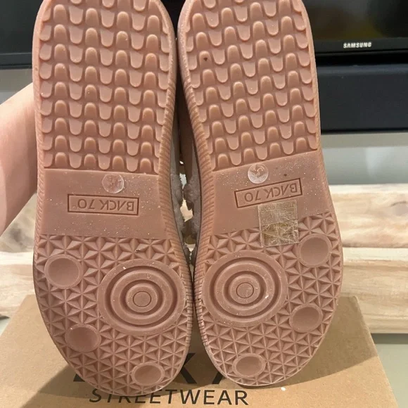 Back 70 Women's Cream Sneakers - Picture 7 of 8